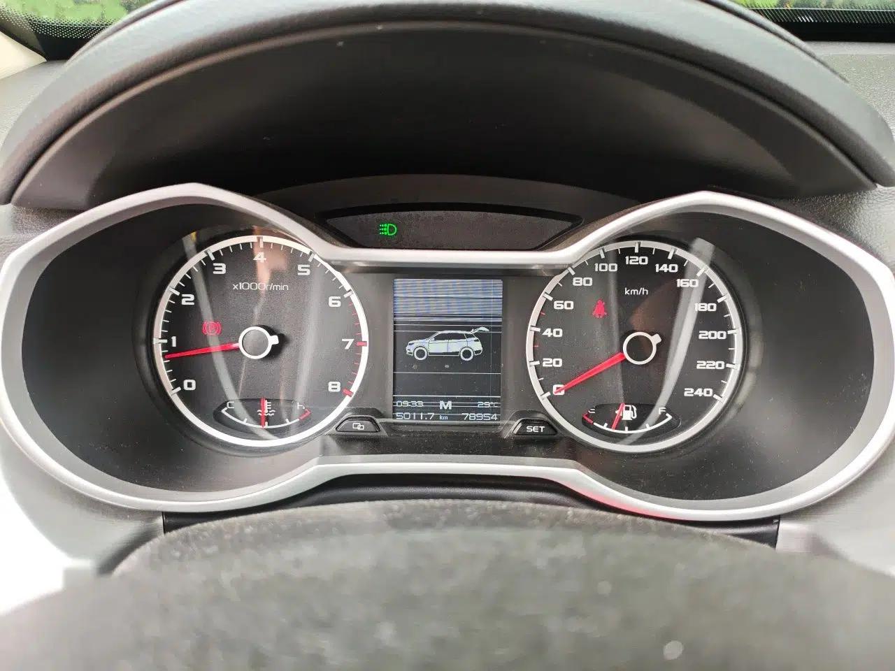 Geely Auto Emgrand X7 Sport 2016 2.0L Manual ZhiShang Version — миниатюра 12