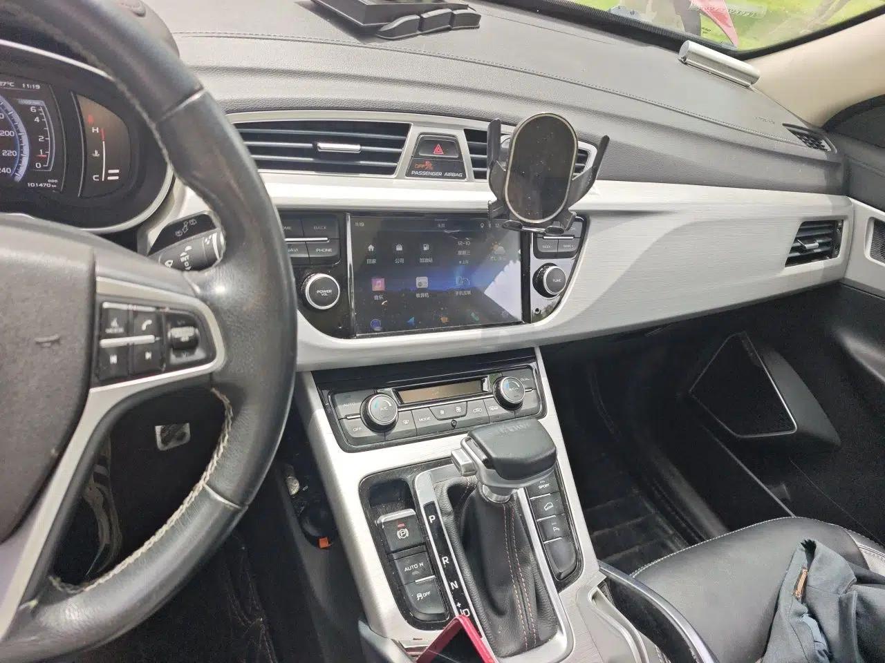 Geely Auto Emgrand X7 Sport 2016 1.8TD Automatic Smart Connectivity Version — миниатюра 14