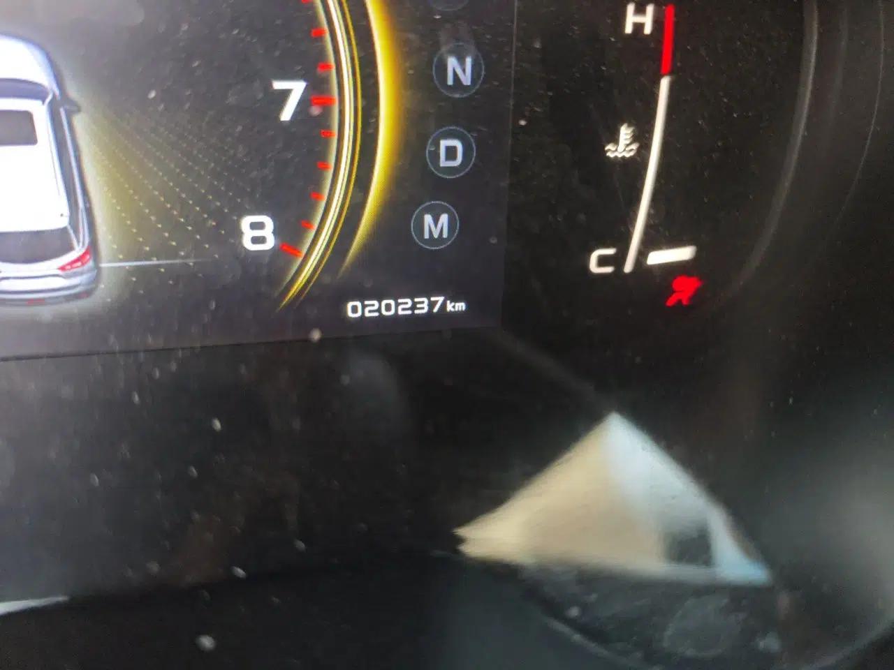 Geely Auto Emgrand X7 Sport 2022 1.8TD DCT Zhiya Trim — миниатюра 13