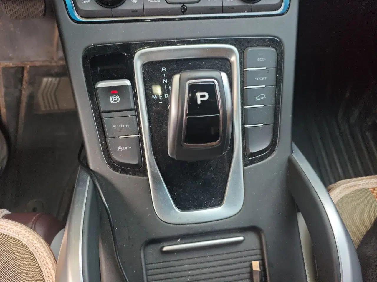 Geely Auto Emgrand X7 Sport 2022 1.8TD DCT Zhiya Trim — миниатюра 15