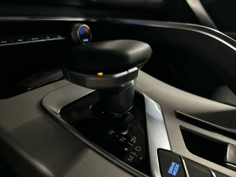 Geely Auto Coolray 2023 1.5T DCT Platinum Edition — миниатюра 15