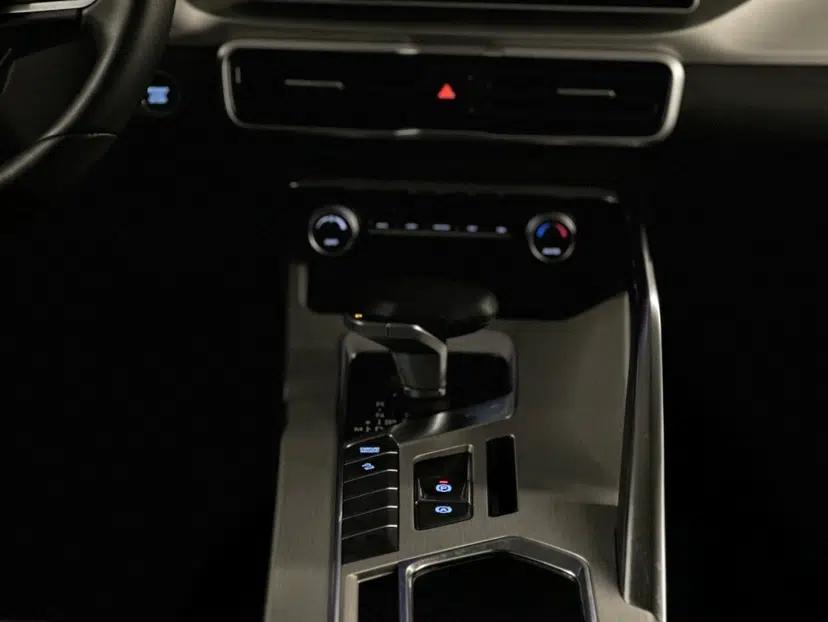 Geely Auto Coolray 2023 1.5T DCT Platinum Edition — миниатюра 16