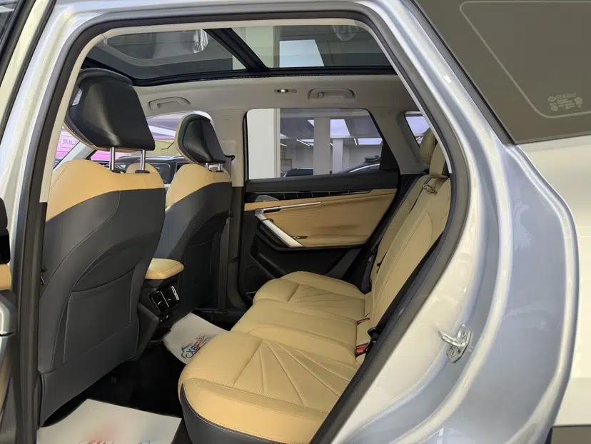 Geely Auto FX11 2023 1.5TD DCT Prestige Edition — миниатюра 15