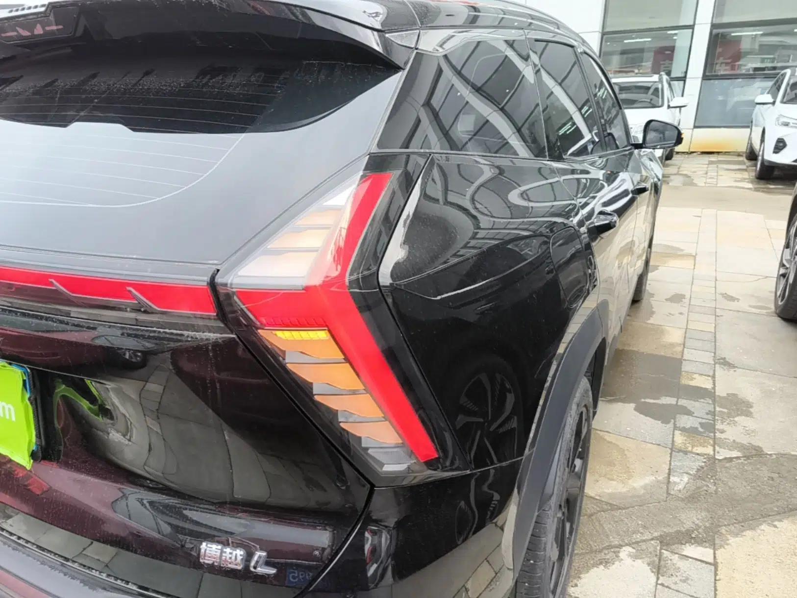 Geely Auto FX11 2023 1.5TD DCT Prestige Edition — миниатюра 8