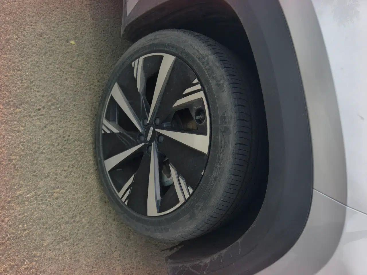 Geely Auto FX11 2023 1.5TD DCT Prestige Edition — миниатюра 8