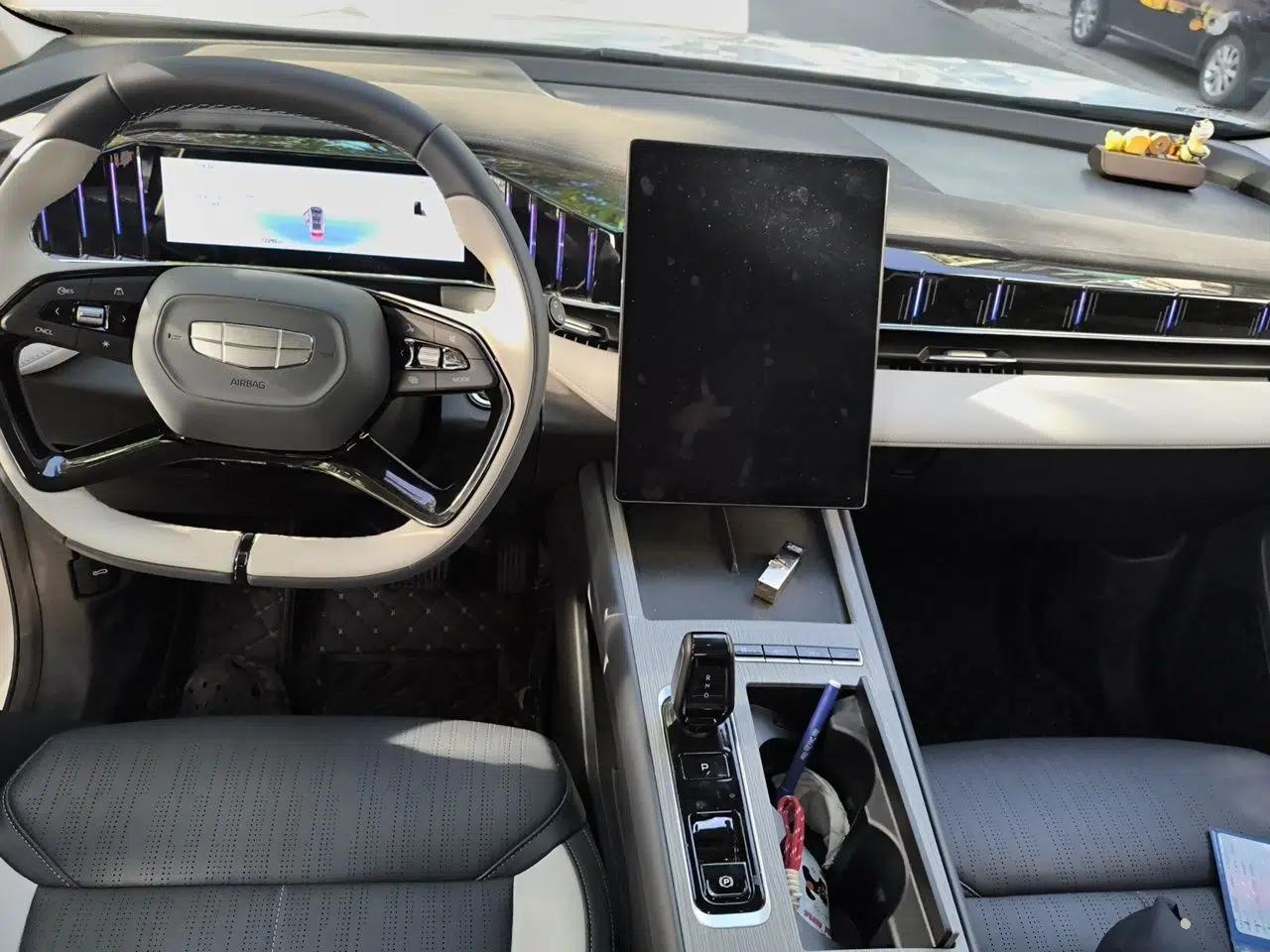 Geely Auto FX11 2024 1.5TD DCT Prestige Edition — миниатюра 10