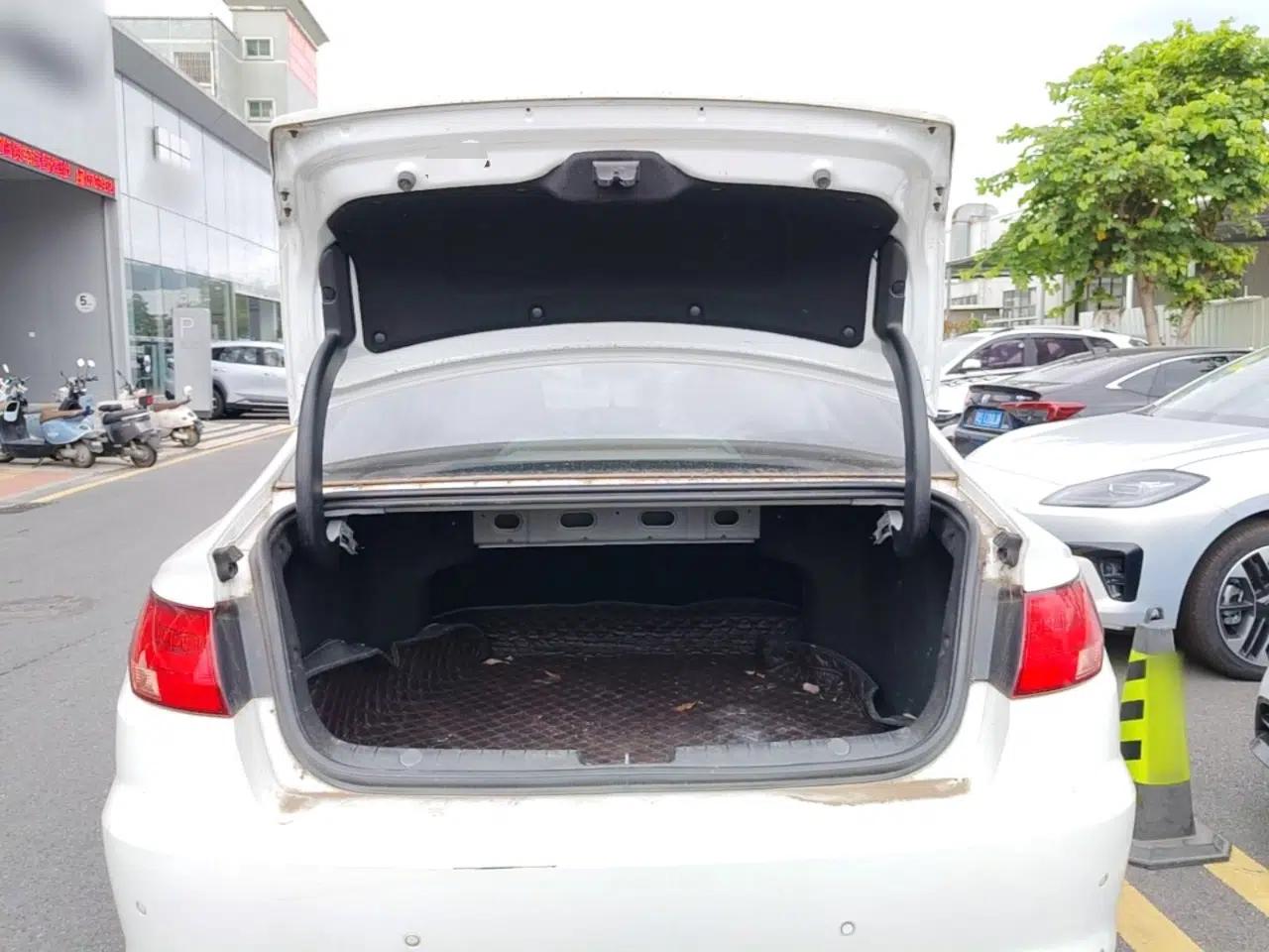 Geely Auto Emgrand GL 2018 1.8L DCT Elite Smart Connectivity Version — миниатюра 22