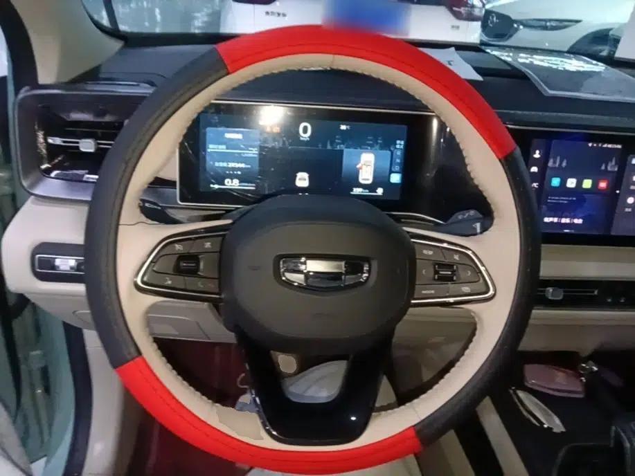 Geely Auto icon 2023 1.5TD Chocolate Smoothie Edition — миниатюра 14