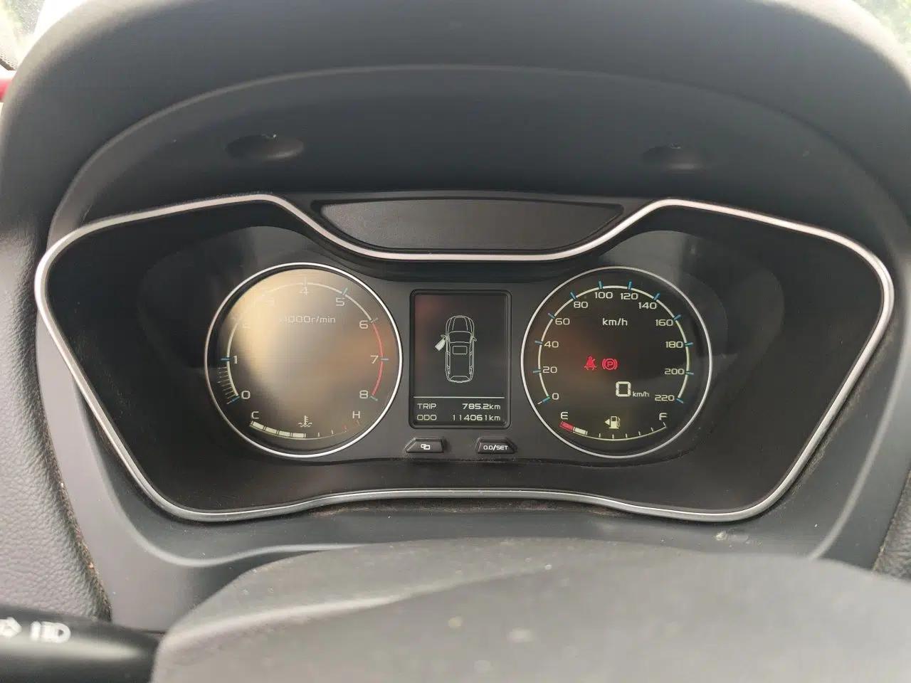 Geely Auto Vision X6 2016 1.8L Manual Luxury Model — миниатюра 12