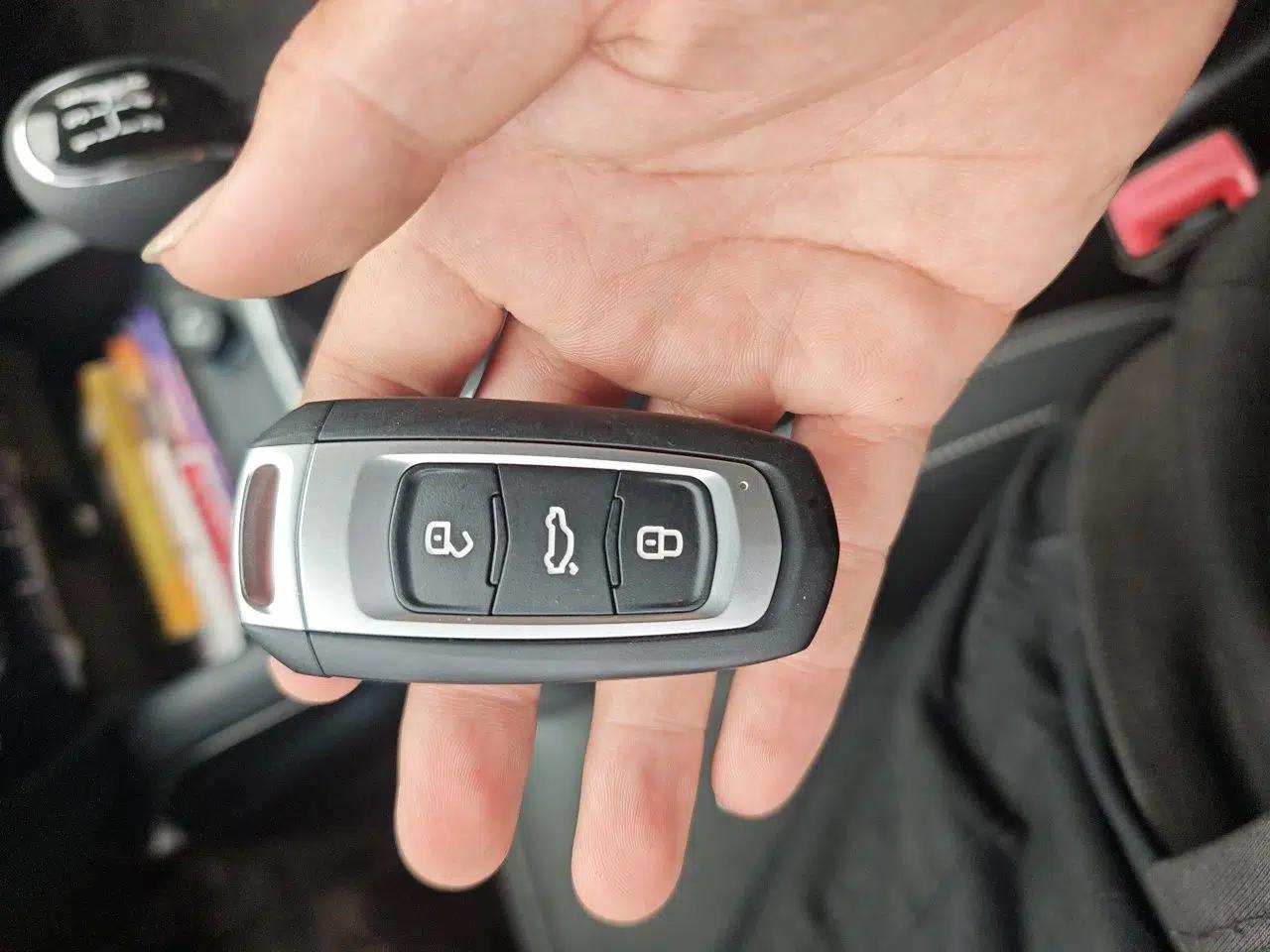 Geely Auto Vision X6 2016 1.8L Manual Luxury Model — миниатюра 9