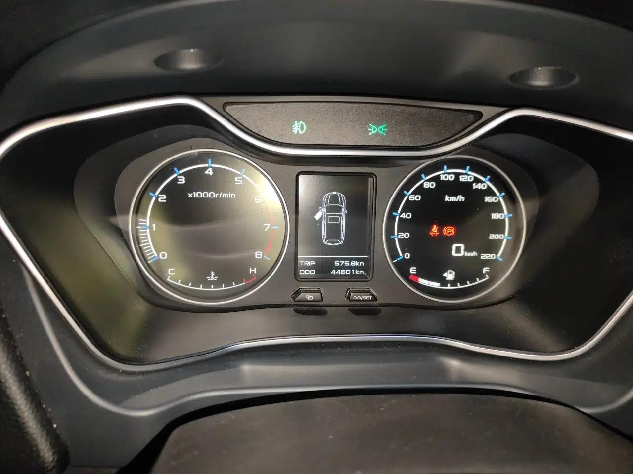 Geely Auto Vision X6 2016 1.8L Manual Luxury Model — миниатюра 12