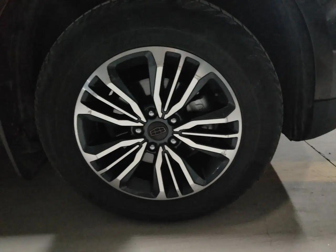 Geely Auto Vision X6 2016 1.8L Manual Luxury Model — миниатюра 8