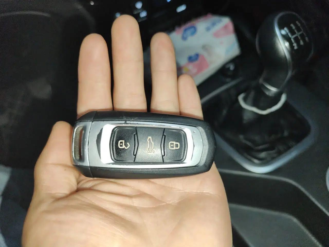 Geely Auto Vision X6 2016 1.8L Manual Luxury Model — миниатюра 9
