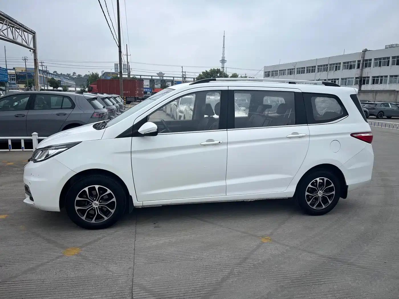 Changan Oushang A600 2016 1.5L Manual Deluxe 7-Seater — миниатюра 3