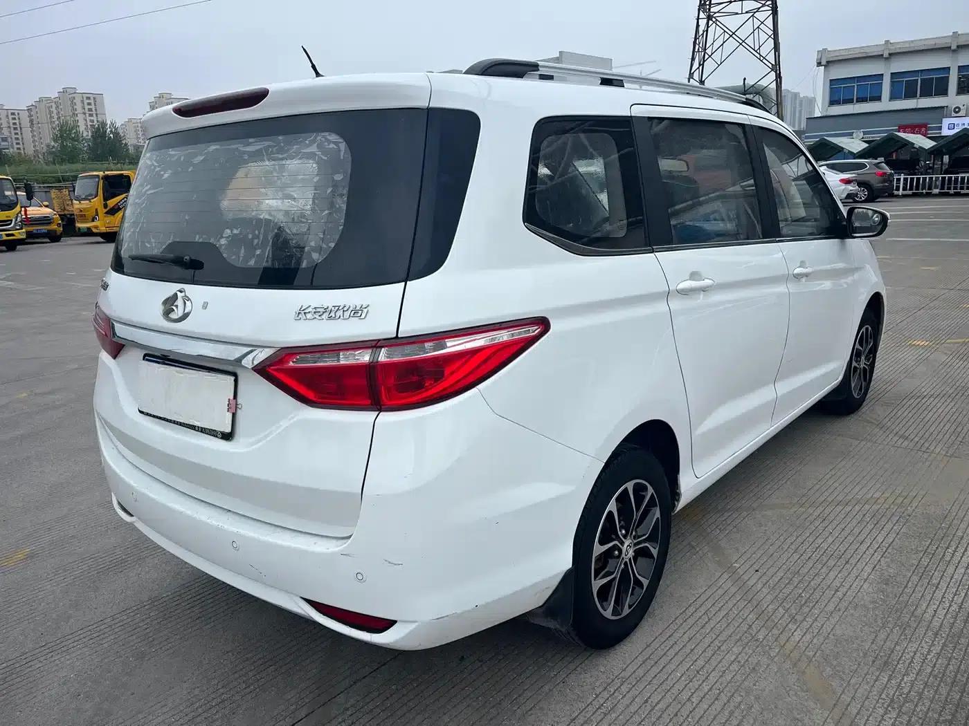 Changan Oushang A600 2016 1.5L Manual Deluxe 7-Seater — миниатюра 4
