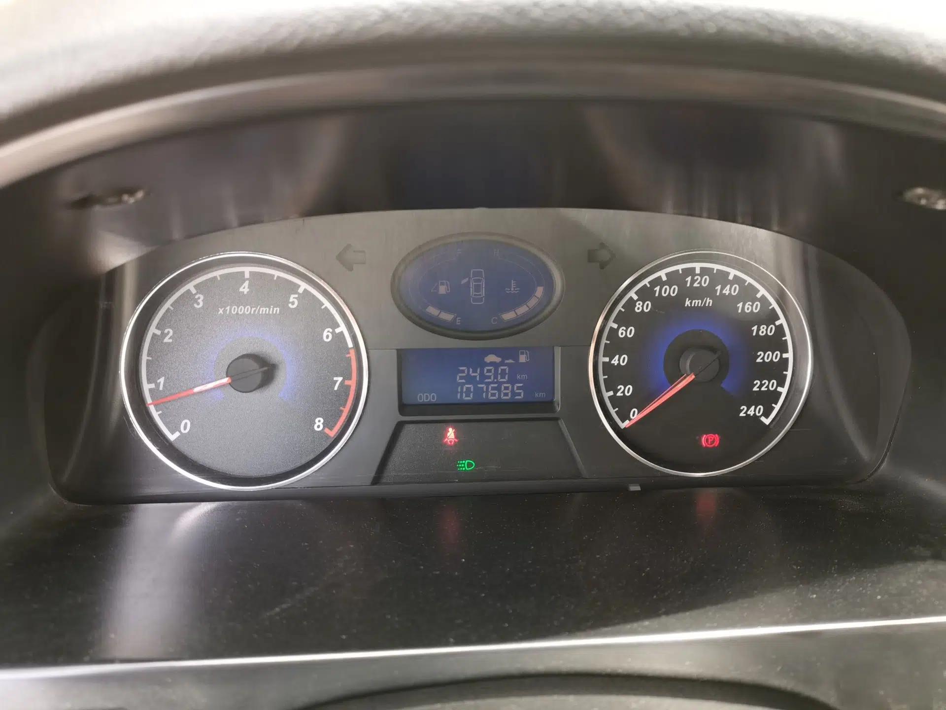 Geely Auto Classic Emgrand 2013 Sedan 1.5L Manual Entry-Level Model — миниатюра 12