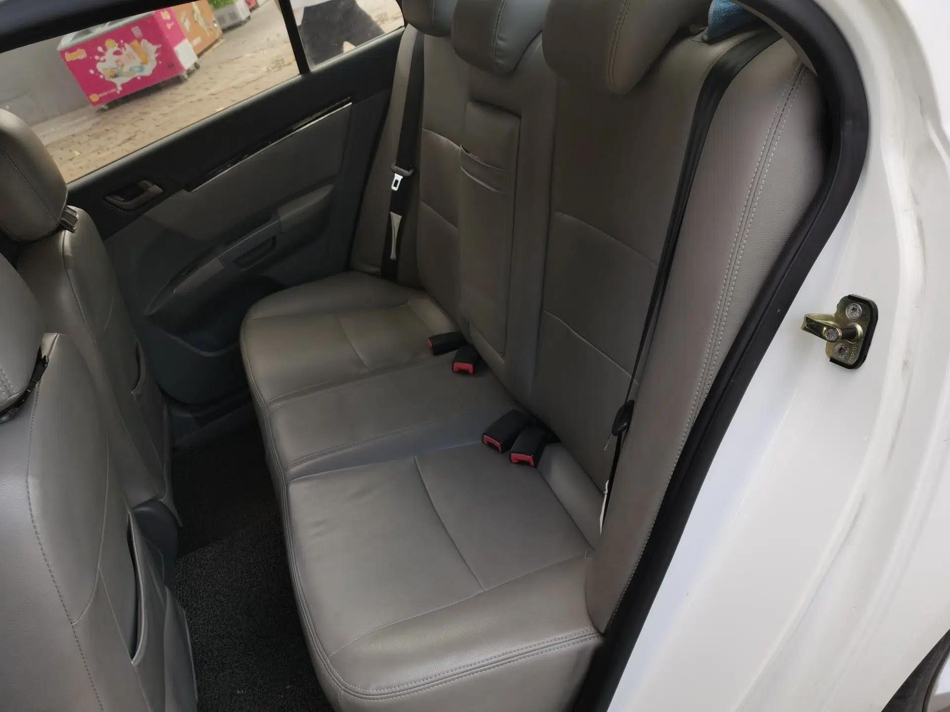 Geely Auto Classic Emgrand 2013 Sedan 1.5L Manual Entry-Level Model — миниатюра 18