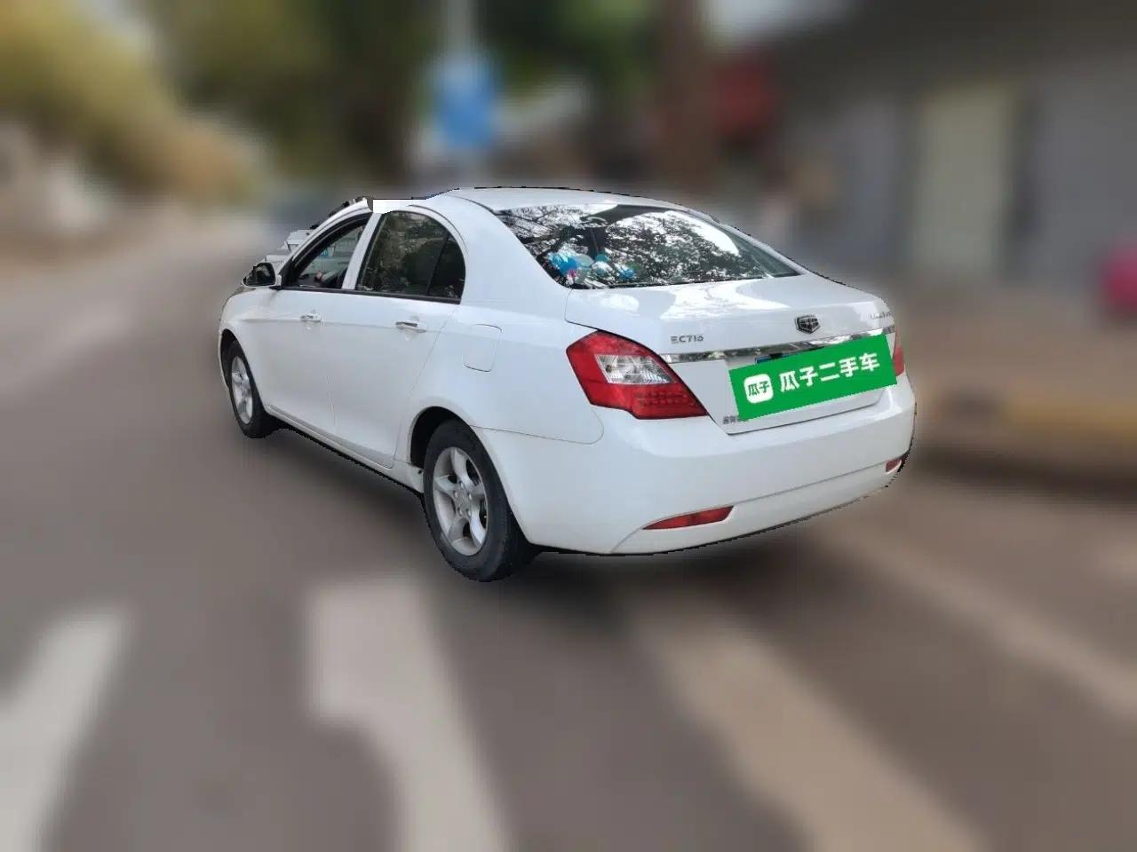 Geely Auto Classic Emgrand 2013 Sedan 1.5L Manual Entry-Level Model — миниатюра 4