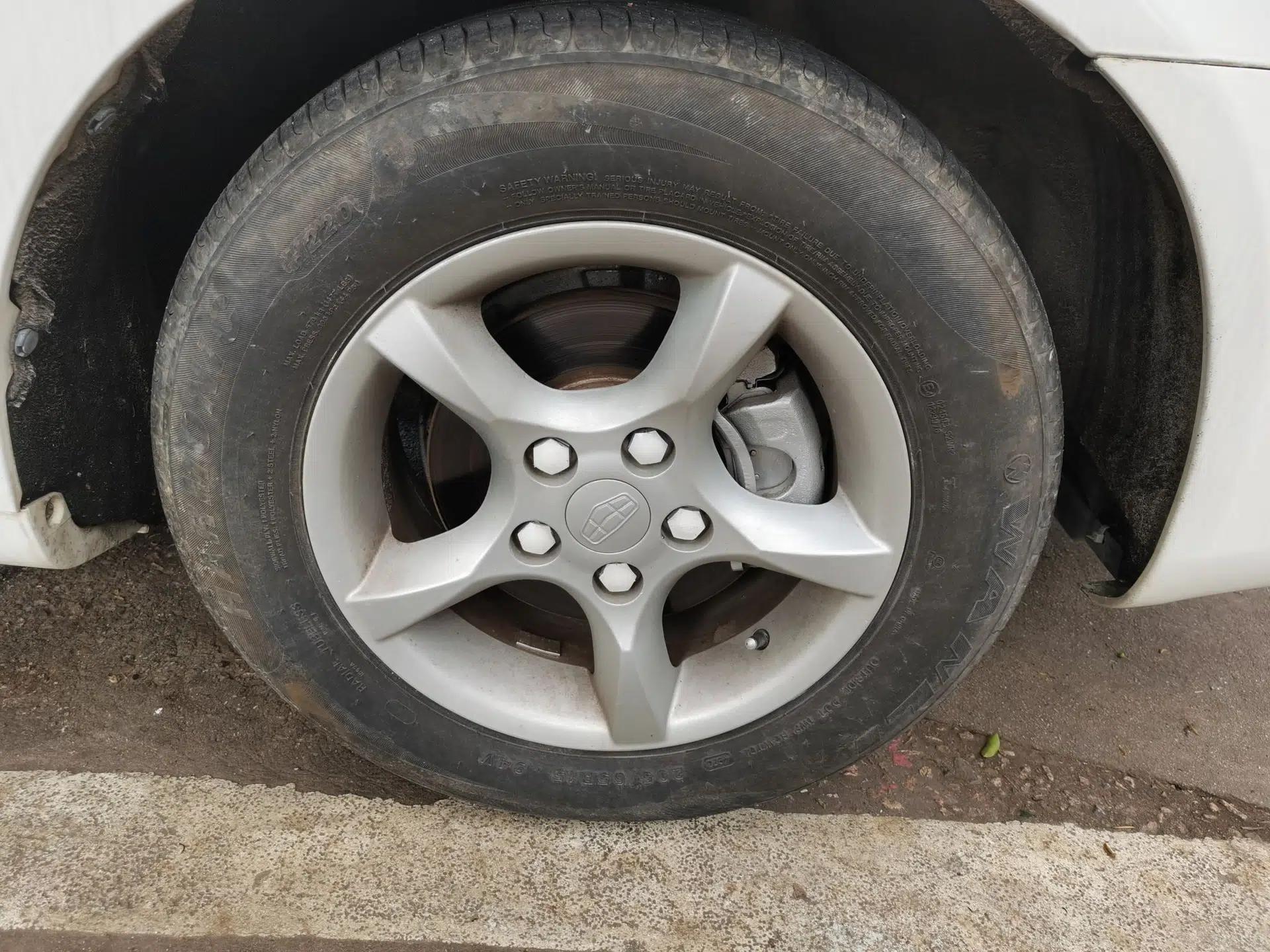 Geely Auto Classic Emgrand 2013 Sedan 1.5L Manual Entry-Level Model — миниатюра 8