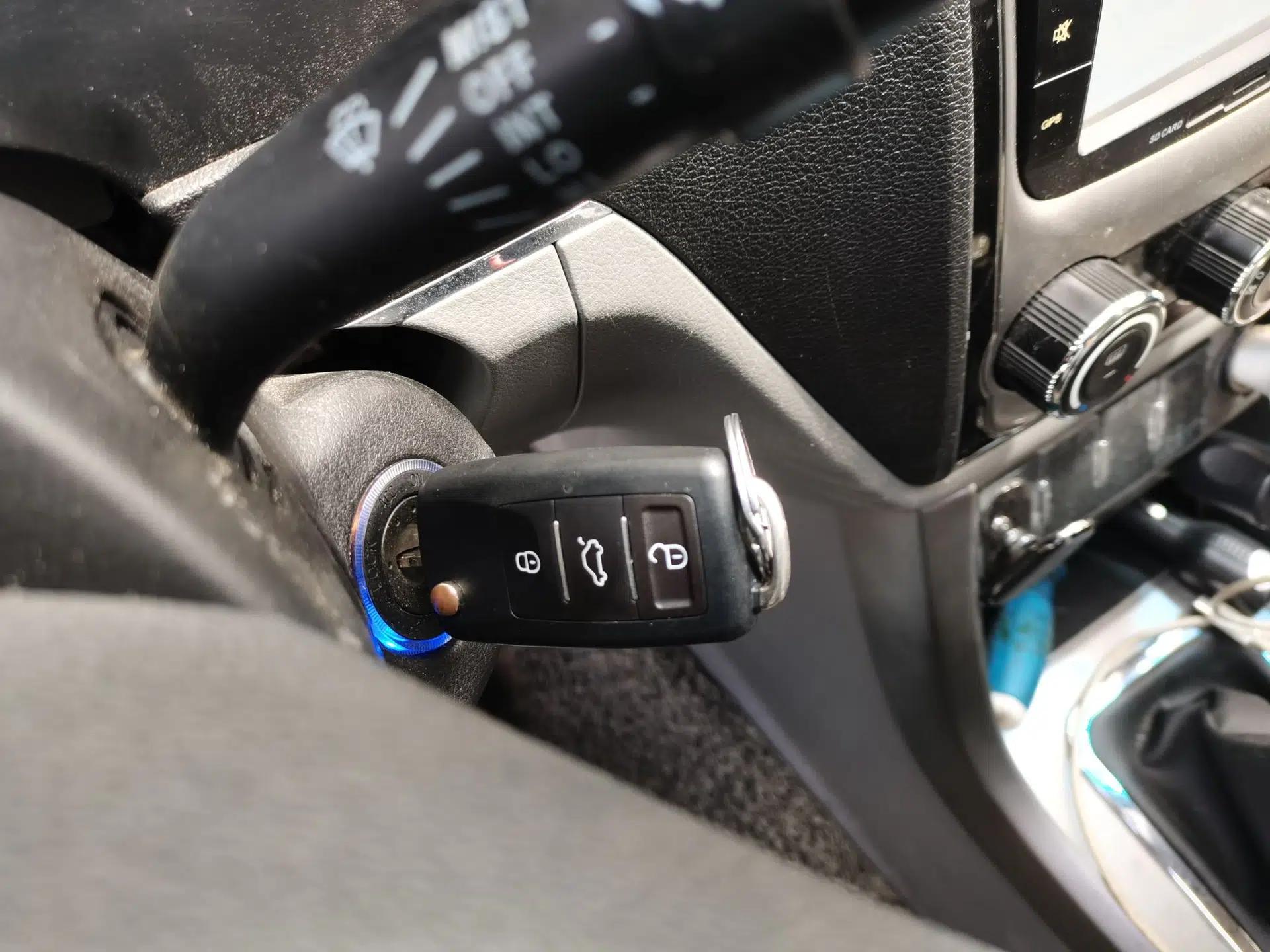 Geely Auto Classic Emgrand 2013 Sedan 1.5L Manual Entry-Level Model — миниатюра 9