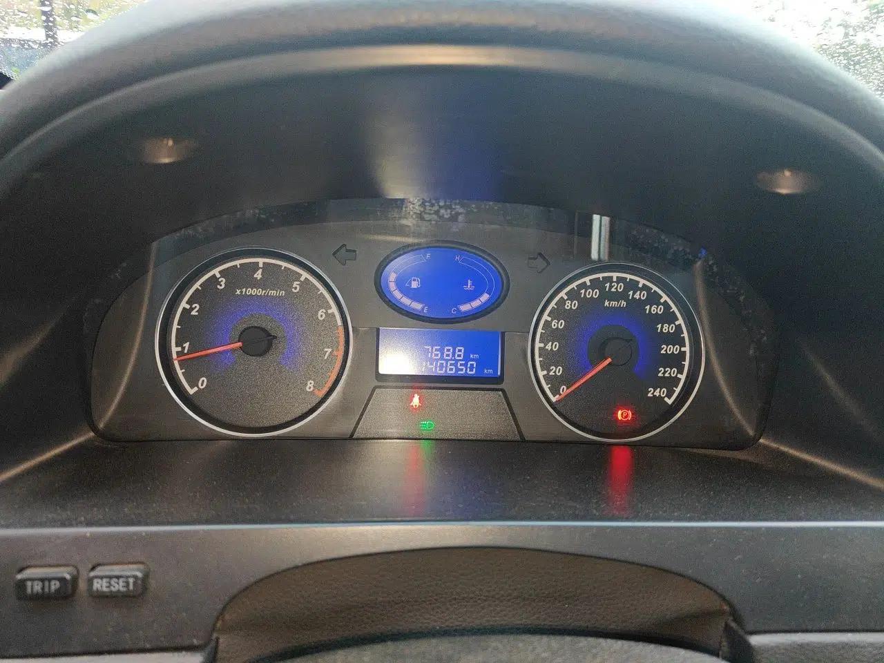 Geely Auto Classic Emgrand 2013 Sedan 1.8L Manual Luxury Model — миниатюра 12