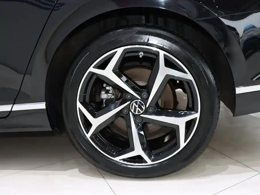 2024 Volkswagen Magotan 330TSI DSG Luxury Edition (2 Million Units Limited Edition) — миниатюра 16