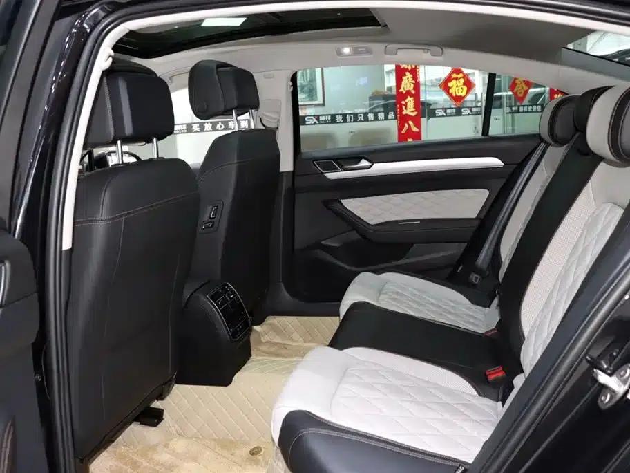 2024 Volkswagen Magotan 330TSI DSG Luxury Edition (2 Million Units Limited Edition) — миниатюра 10