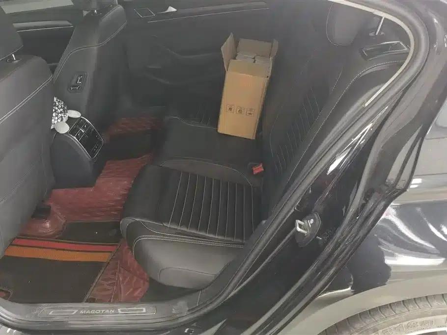 2020 Volkswagen Passat 330TSI DSG Leading Edition — миниатюра 11