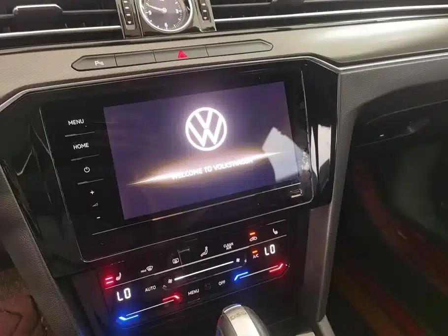 2020 Volkswagen Passat 330TSI DSG Leading Edition — миниатюра 13