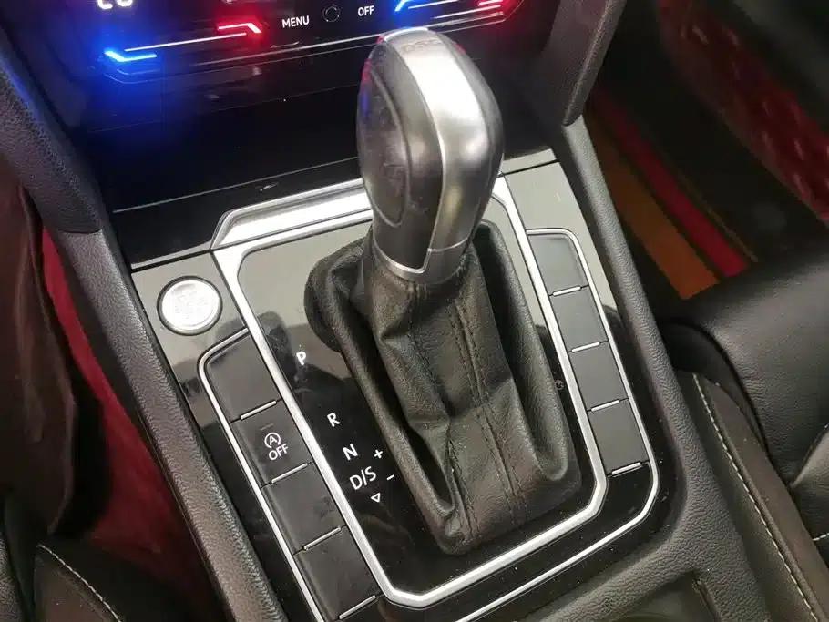 2020 Volkswagen Passat 330TSI DSG Leading Edition — миниатюра 16
