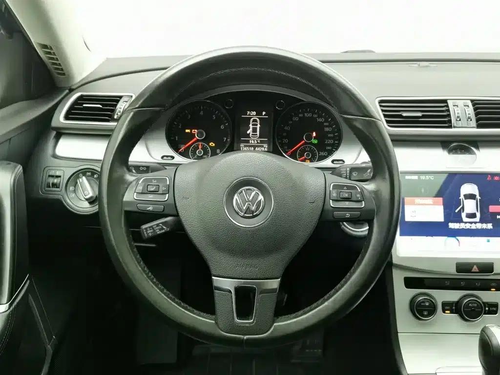 2015 Volkswagen Passat 1.8TSI Leading Edition — миниатюра 11