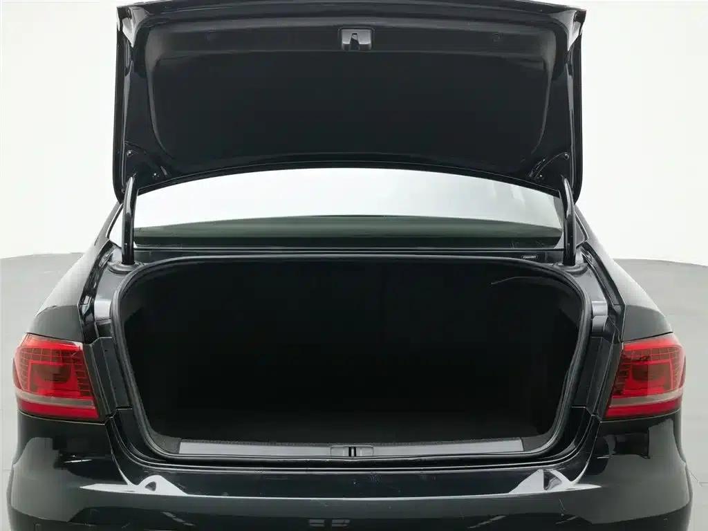 2015 Volkswagen Passat 1.8TSI Leading Edition — миниатюра 16