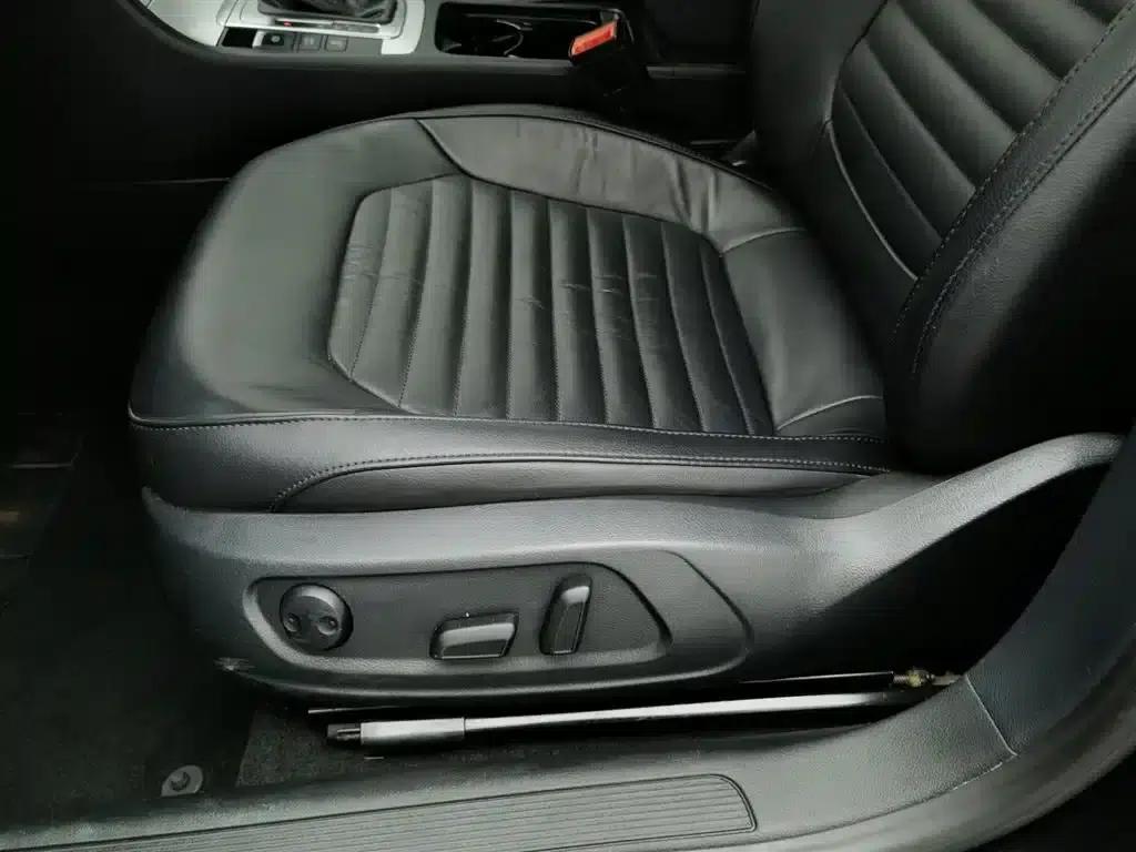 2015 Volkswagen Passat 1.8TSI Leading Edition — миниатюра 20