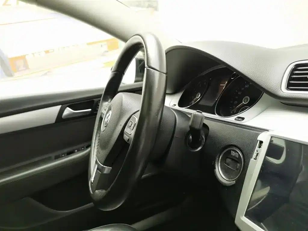 2015 Volkswagen Passat 1.8TSI Leading Edition — миниатюра 22