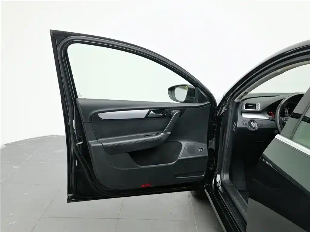 2015 Volkswagen Passat 1.8TSI Leading Edition — миниатюра 8
