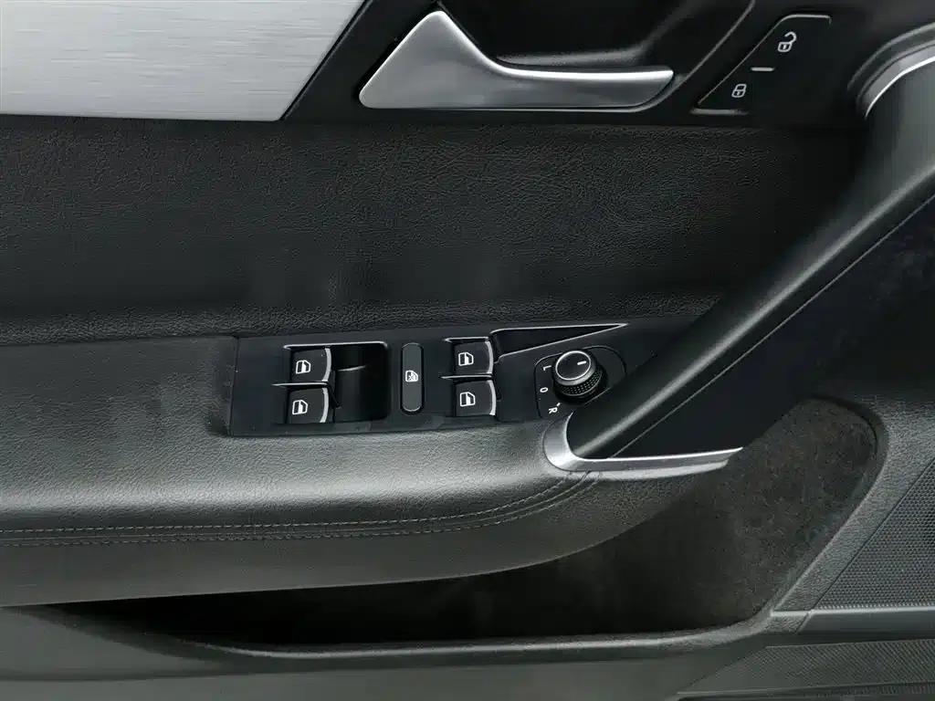 2015 Volkswagen Passat 1.8TSI Leading Edition — миниатюра 9