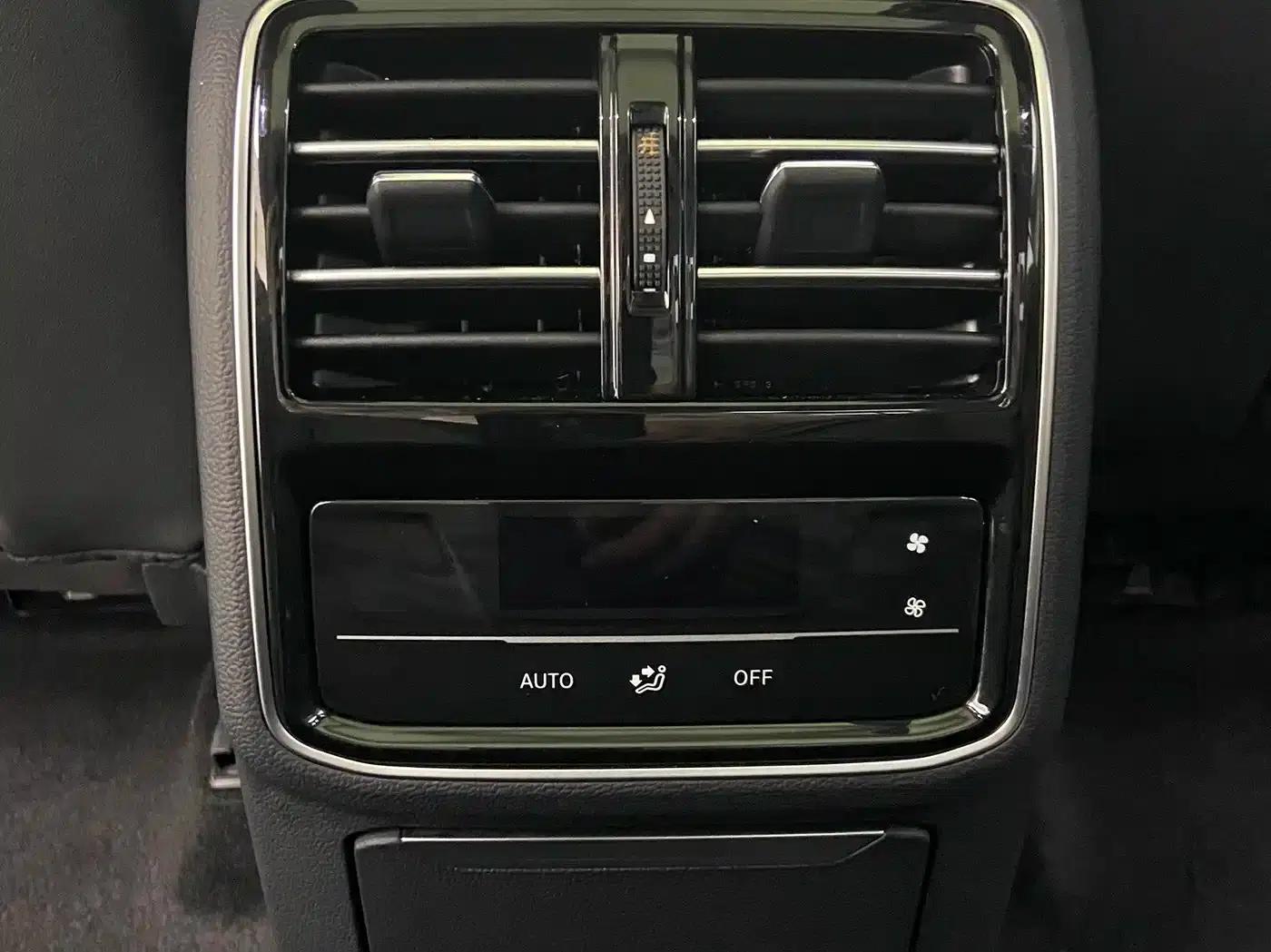 Volkswagen Magotan 2023 2 Millionth Unit Commemorative Edition 330TSI DSG Luxury — миниатюра 12