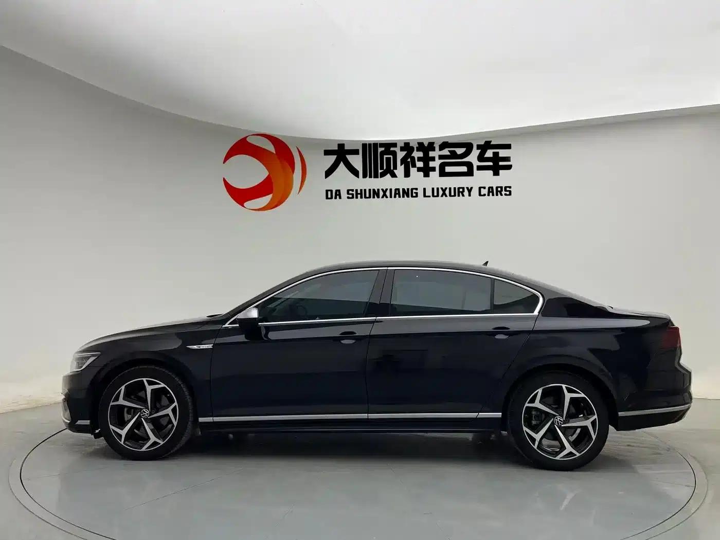 Volkswagen Magotan 2023 2 Millionth Unit Commemorative Edition 330TSI DSG Luxury — миниатюра 3