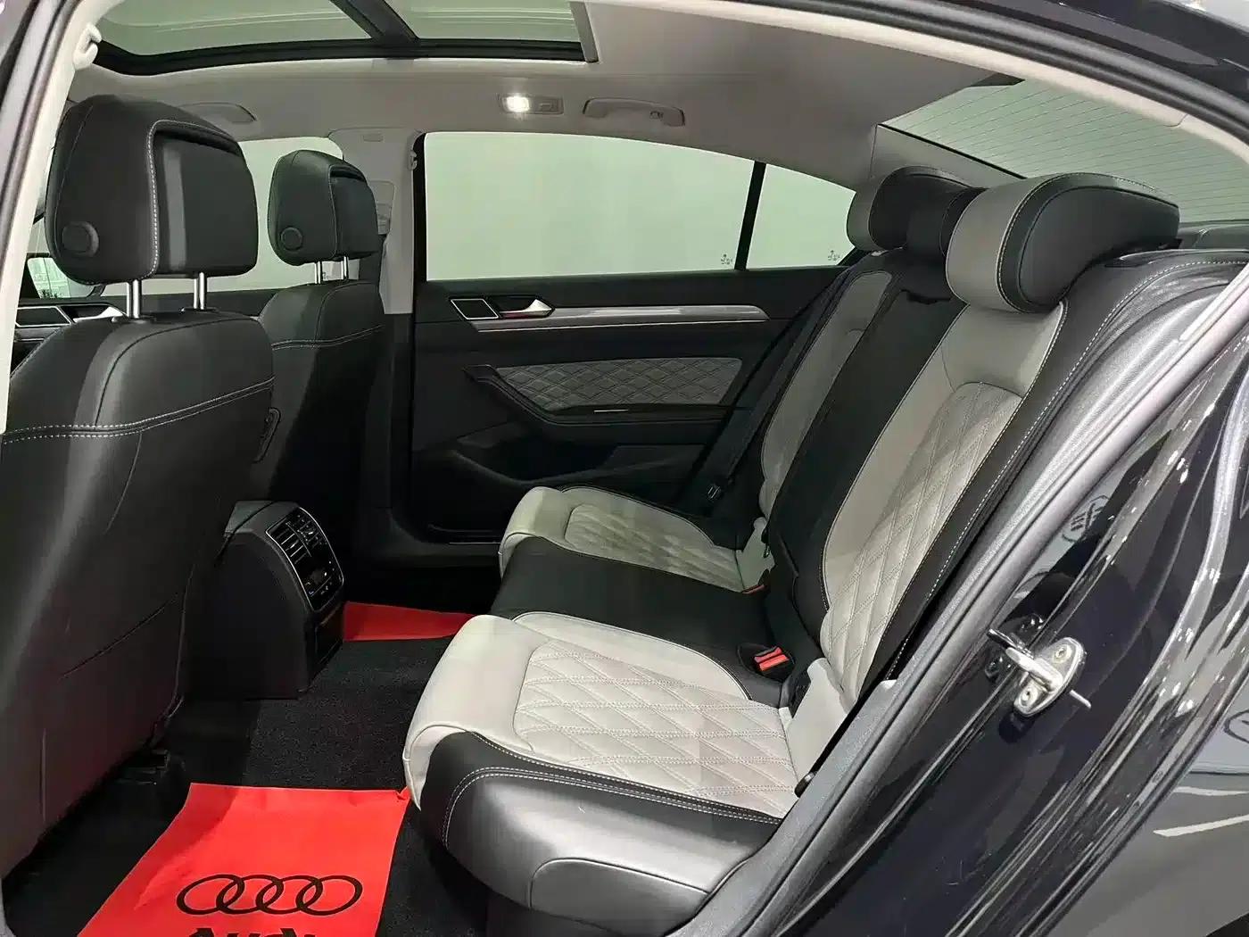 Volkswagen Magotan 2023 2 Millionth Unit Commemorative Edition 330TSI DSG Leading Model — миниатюра 11