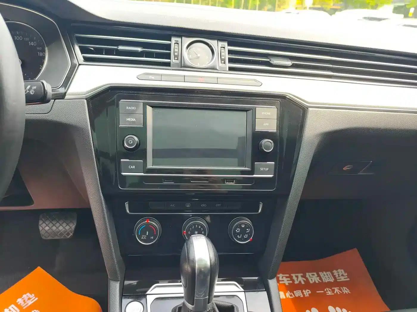 2019 Volkswagen Magotan 330TSI DSG Leading Edition (National V Emission Standard) — миниатюра 11