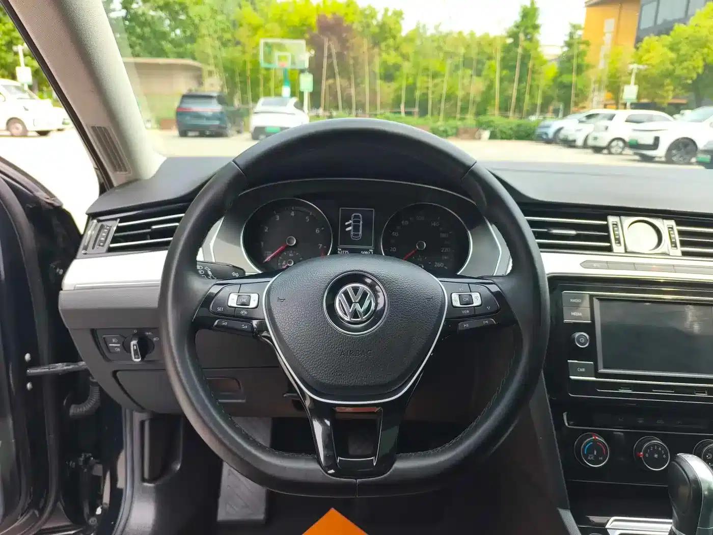 2019 Volkswagen Magotan 330TSI DSG Leading Edition (National V Emission Standard) — миниатюра 5