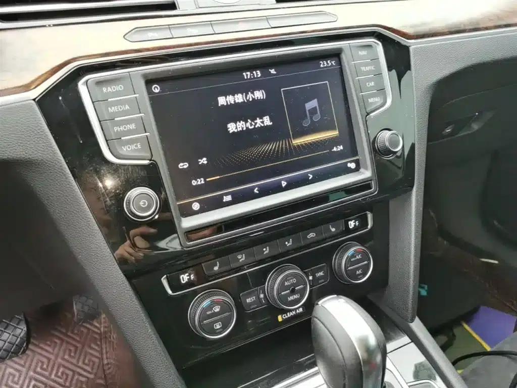 2017 Volkswagen Passat 330TSI DSG Premium — миниатюра 9