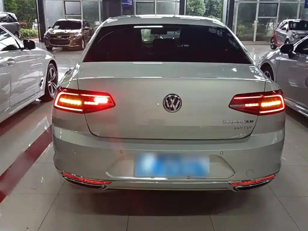 2019 Volkswagen Magotan 330TSI DSG Leading Edition (National V Emission Standard) — миниатюра 6