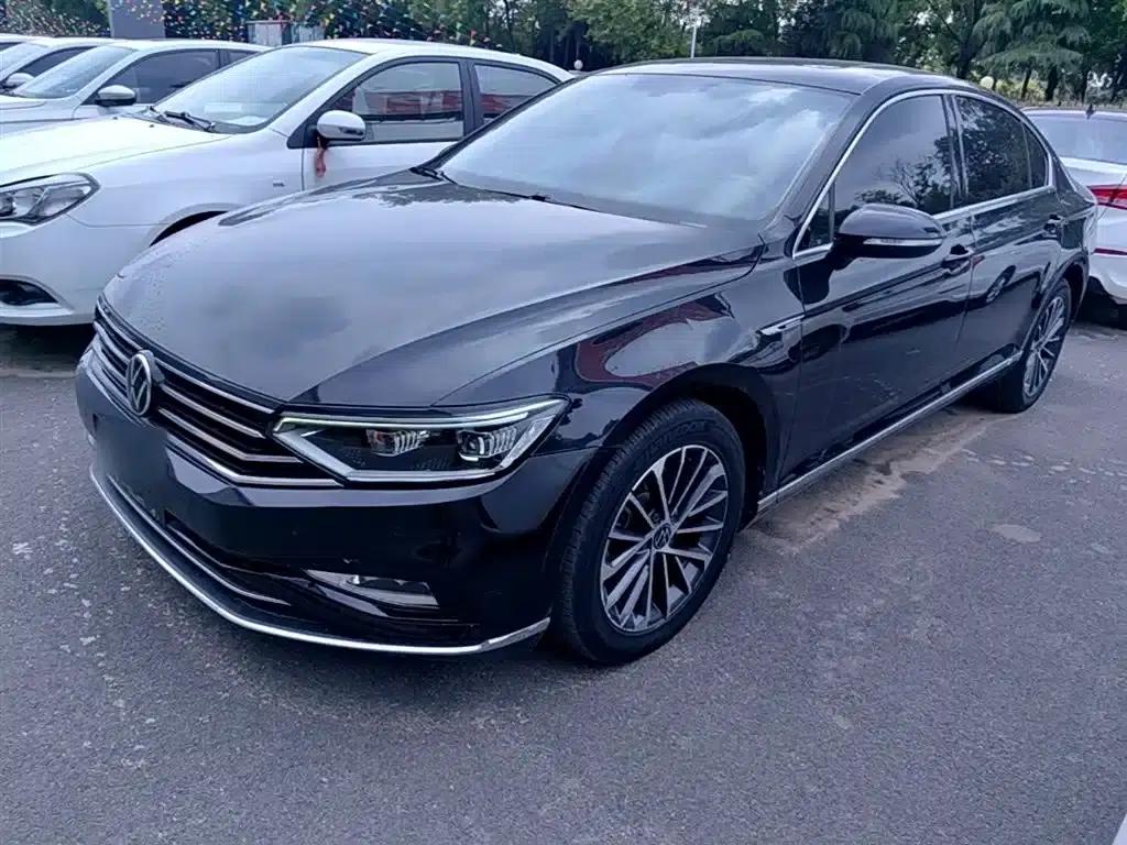2020 Volkswagen Passat 330TSI DSG Luxury — миниатюра 1
