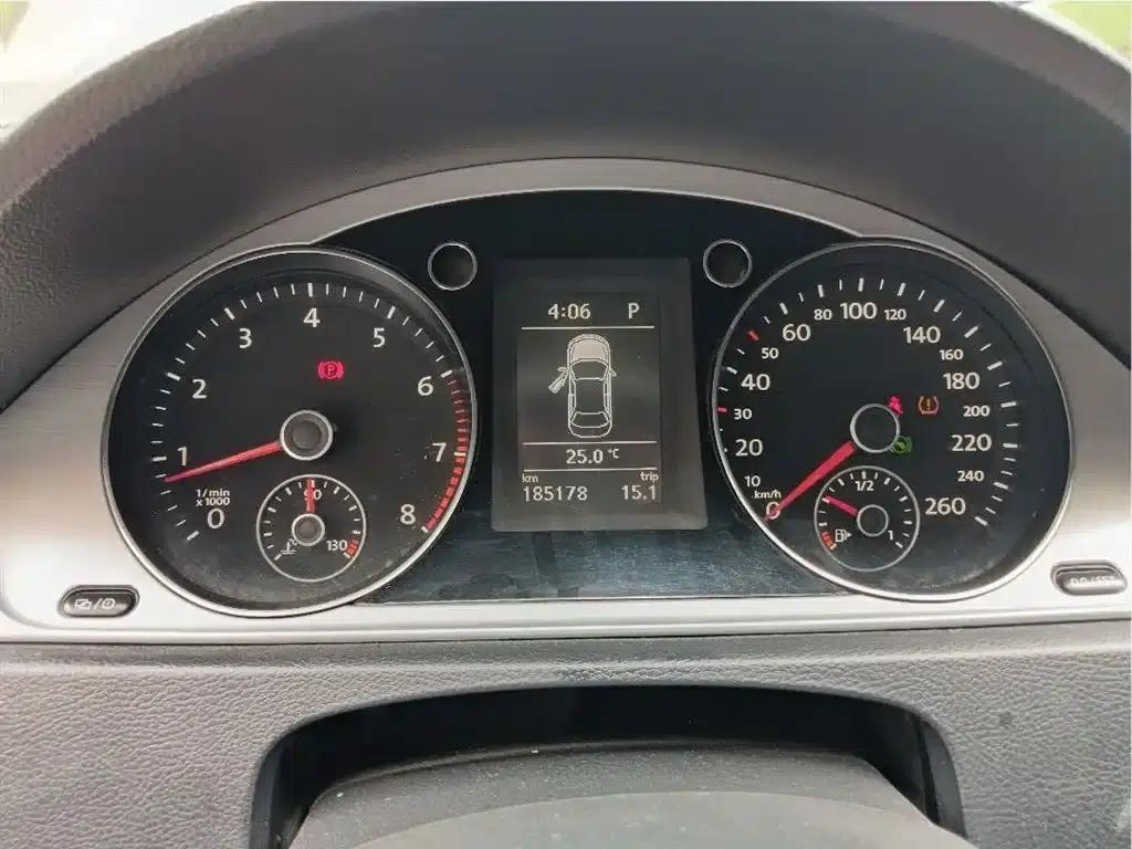 2015 Volkswagen Passat 1.8TSI Leading Edition — миниатюра 12