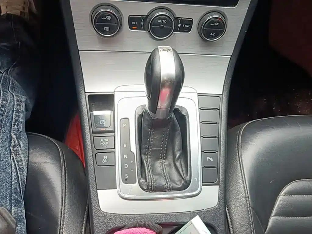 2015 Volkswagen Passat 1.8TSI Leading Edition — миниатюра 14