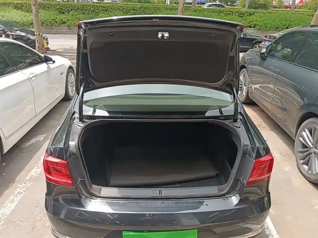 2015 Volkswagen Passat 1.8TSI Leading Edition — миниатюра 19