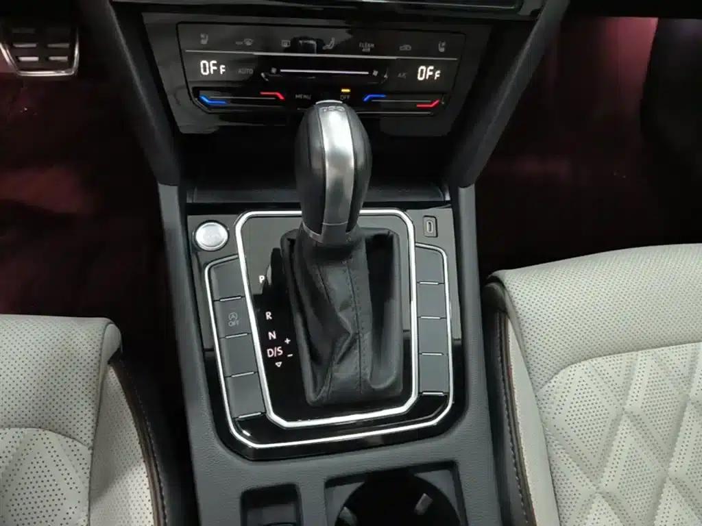 Volkswagen Magotan 2023 2 Millionth Unit Commemorative Edition 330TSI DSG Luxury — миниатюра 14