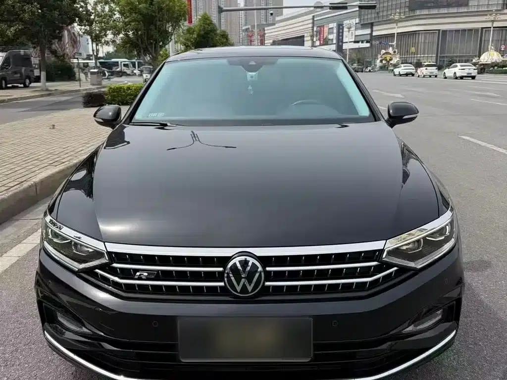 Volkswagen Magotan 2023 2 Millionth Unit Commemorative Edition 330TSI DSG Luxury — миниатюра 3