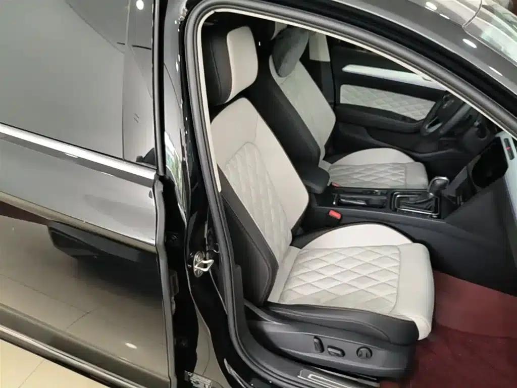 Volkswagen Magotan 2023 2 Millionth Unit Commemorative Edition 330TSI DSG Luxury — миниатюра 25